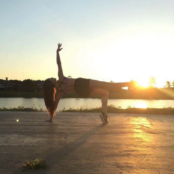 MEET YOUR POSHER - Picture 2 of 8